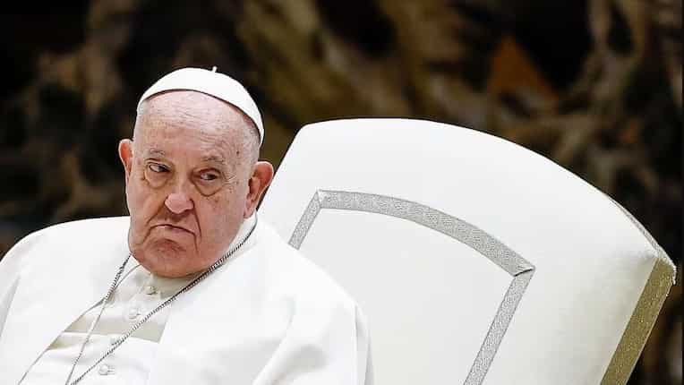 Difundieron un nuevo parte médico del Papa Francisco tras haber sido internado por una bronquitis