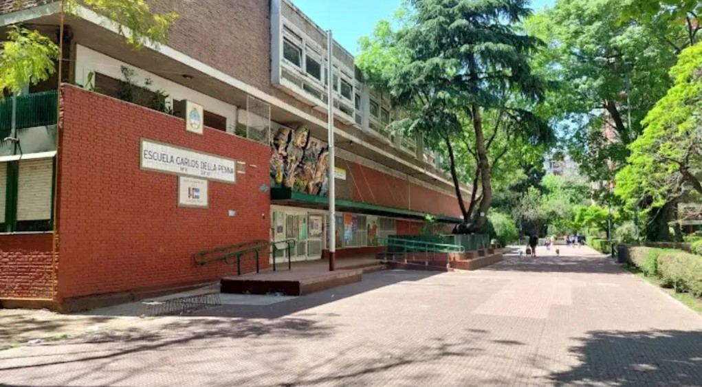 Lo apuñalaron con una lapicera: los detalles del brutal ataque escolar de una mamá y una abuela