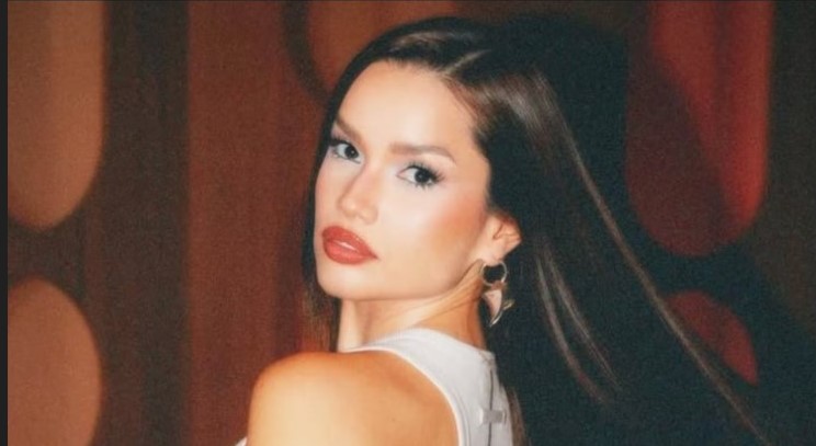 Una cantante se aplicó esperma de salmón en la cara y el resultado fue fatal: las fotos del antes y después