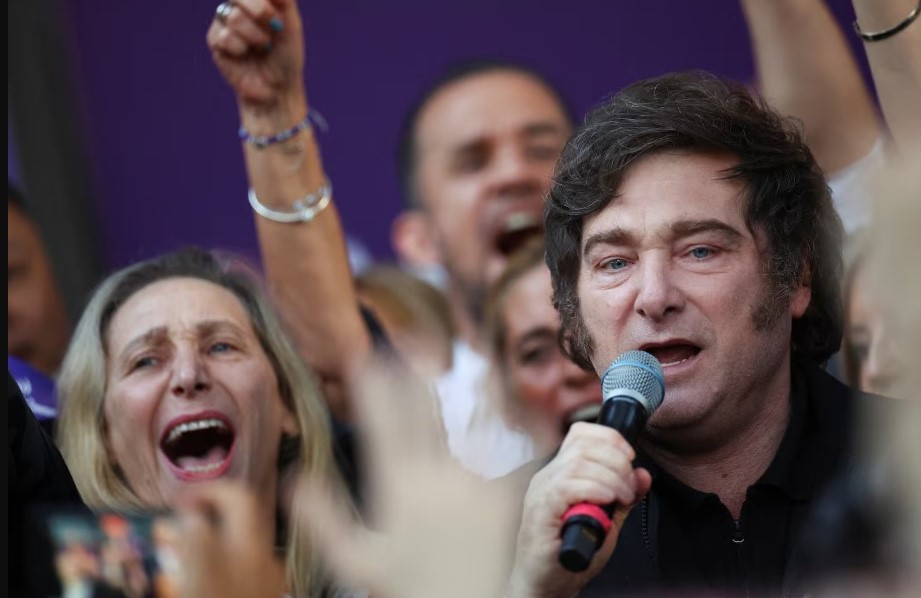 Por el escándalo de los audios y las derrotas en el Congreso, el Gobierno redefine su estrategia electoral