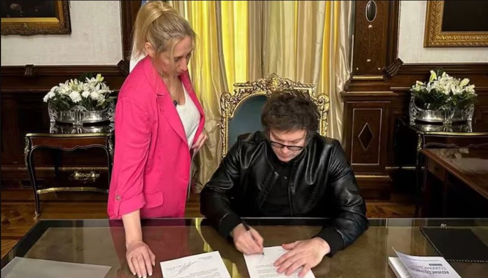 Milei oficializó el veto al aumento a los jubilados, la moratoria previsional y la emergencia en discapacidad